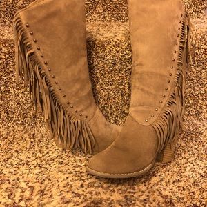 Fringe boots